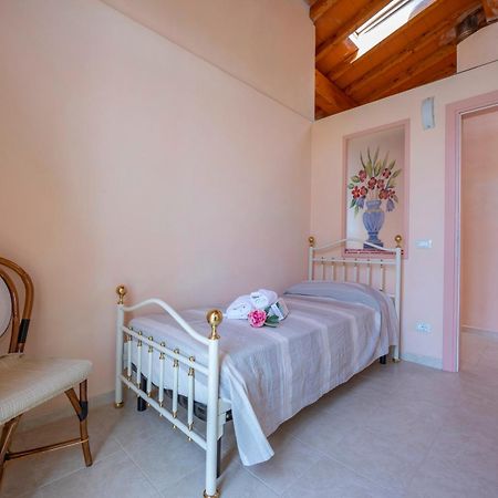 Villa Clara Few Km From The Sea - Happy Rentals Пиетрасанта Екстериор снимка