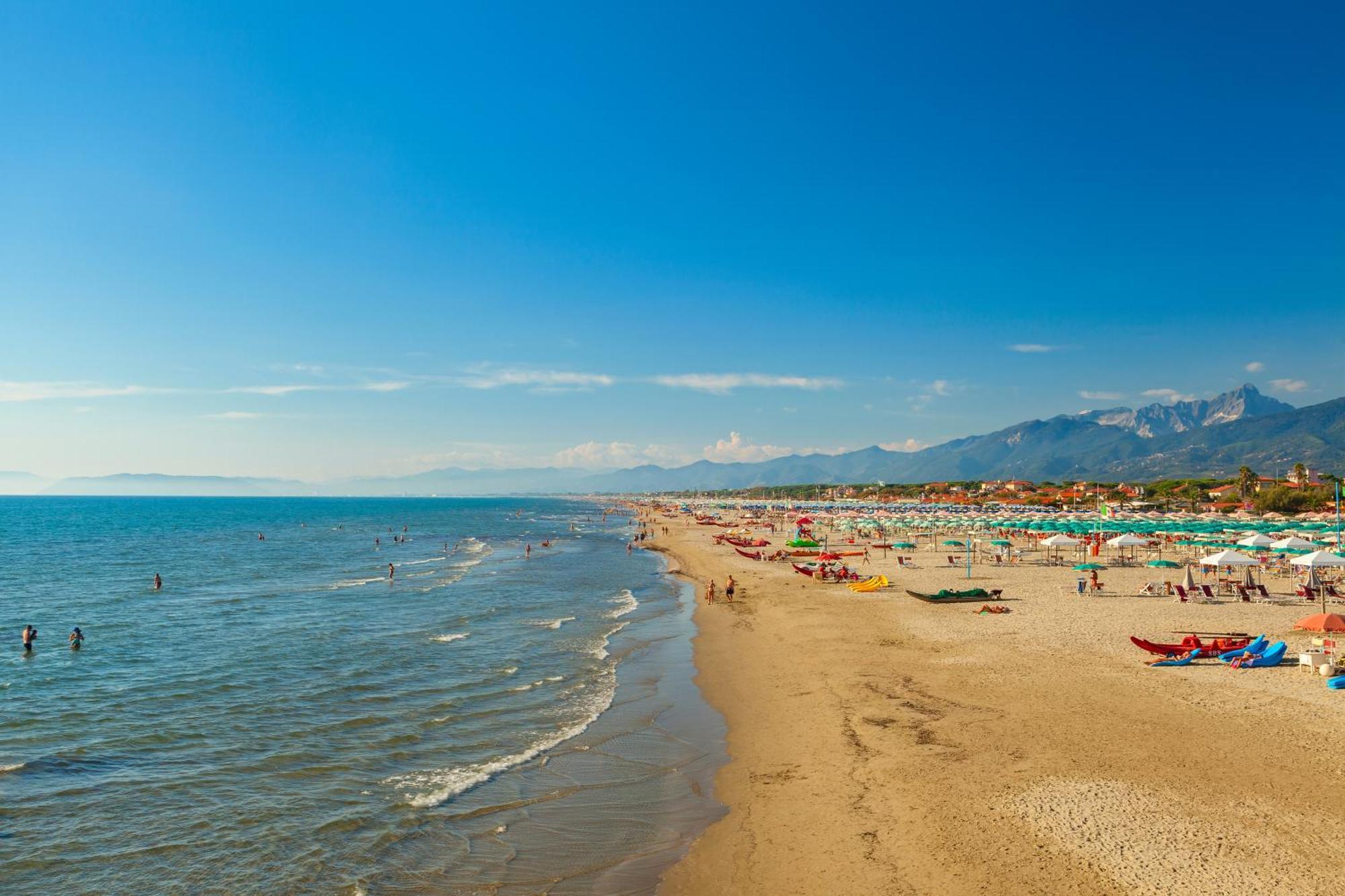 Villa Clara Few Km From The Sea - Happy Rentals Пиетрасанта Екстериор снимка