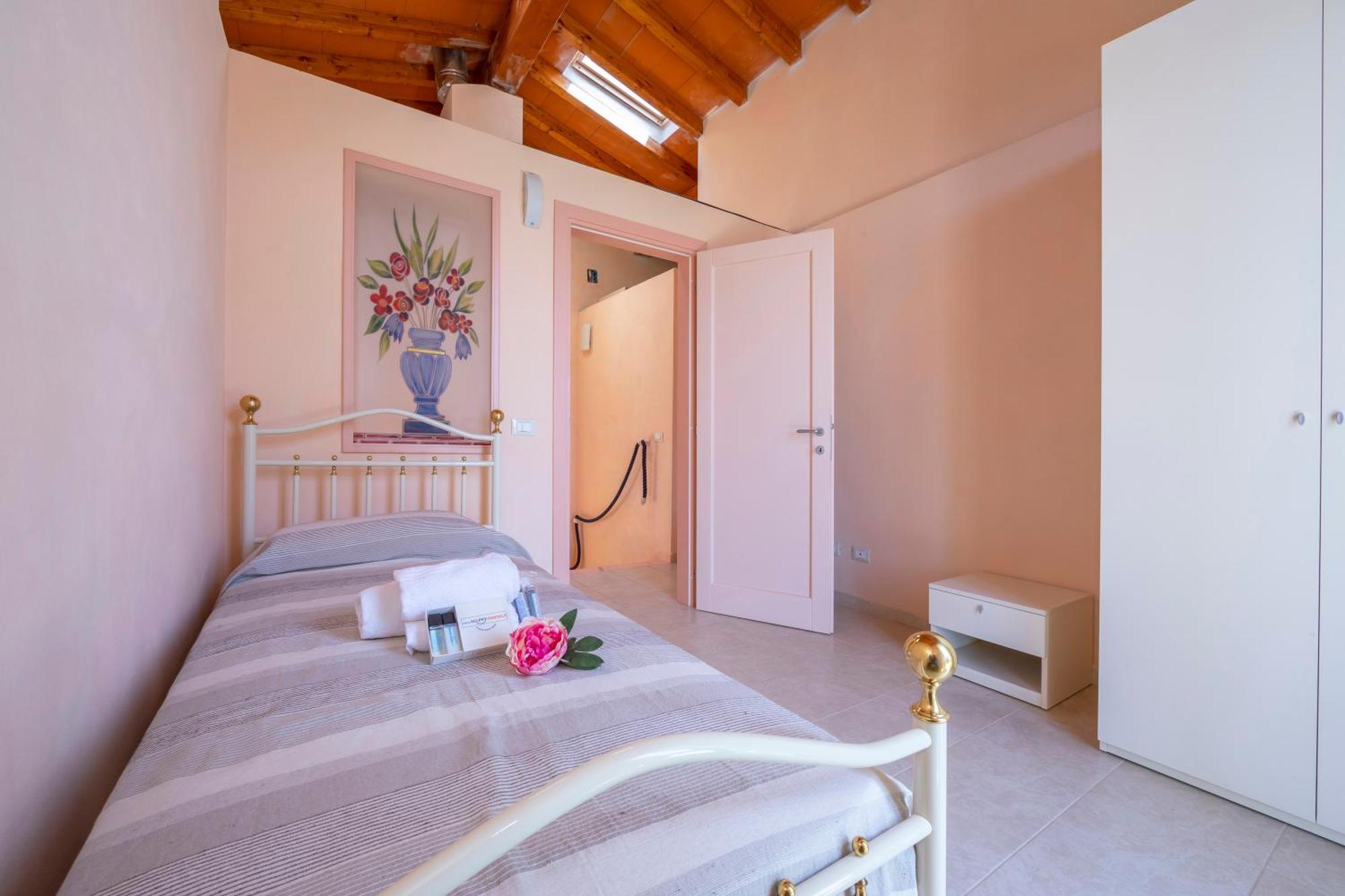 Villa Clara Few Km From The Sea - Happy Rentals Пиетрасанта Екстериор снимка